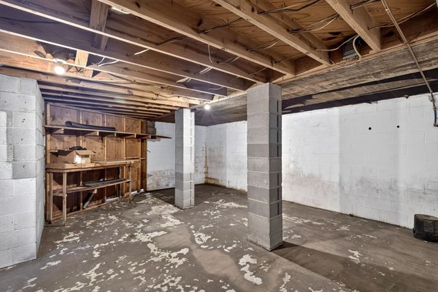 9296 Old Locust Creek Rd, Bon Aqua, TN 37025