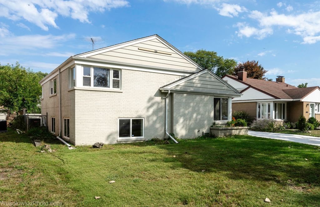7261 N East Prairie Road, Lincolnwood, IL 60712 — photo 3