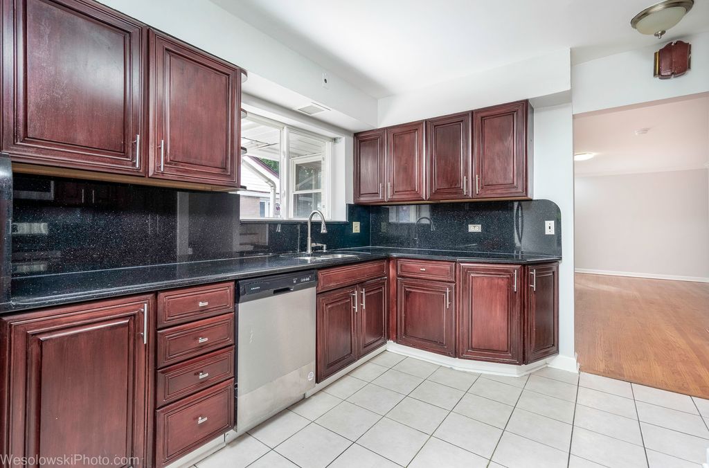 7261 N East Prairie Road, Lincolnwood, IL 60712 — photo 4