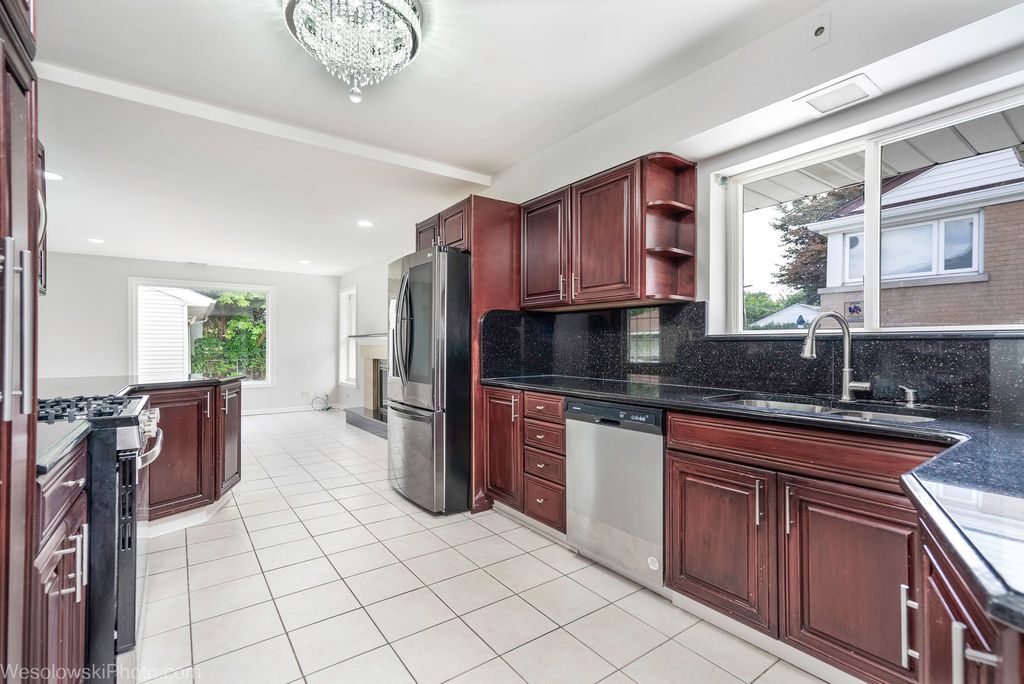 7261 N East Prairie Road, Lincolnwood, IL 60712 — photo 5