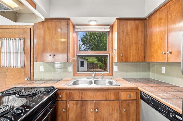 1415 N Prairie Ln., Derby, KS 67037