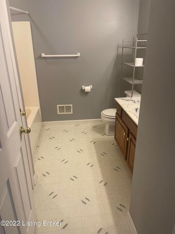 6300 Camden Ct, Crestwood, KY 40014