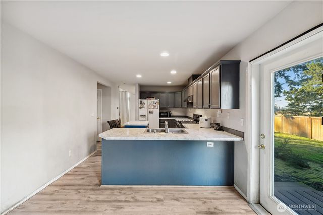 1340 NW Redwing Drive, Oak Harbor, WA 98277
