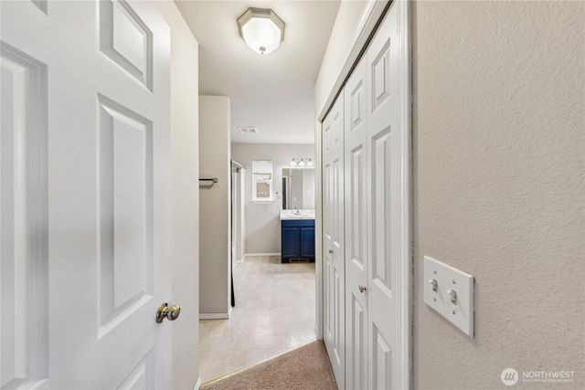 1340 NW Redwing Drive, Oak Harbor, WA 98277