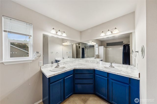 1340 NW Redwing Drive, Oak Harbor, WA 98277