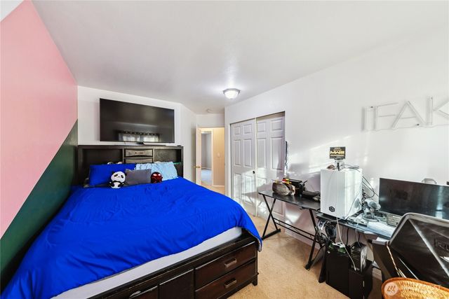1340 NW Redwing Drive, Oak Harbor, WA 98277