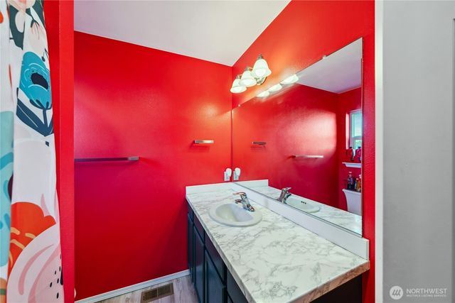 1340 NW Redwing Drive, Oak Harbor, WA 98277