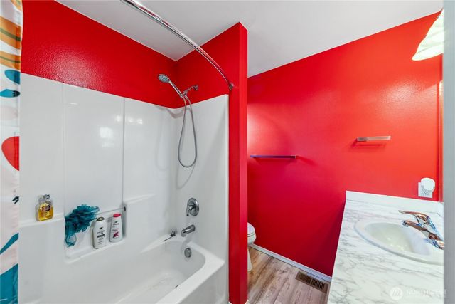 1340 NW Redwing Drive, Oak Harbor, WA 98277