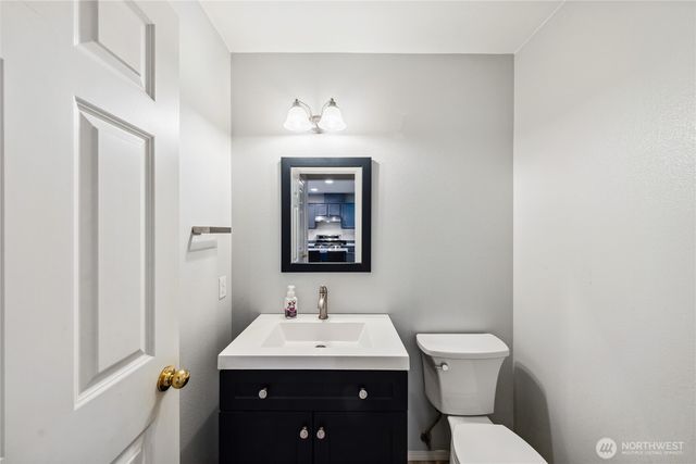 1340 NW Redwing Drive, Oak Harbor, WA 98277