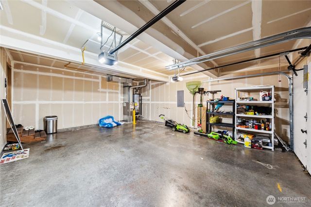 1340 NW Redwing Drive, Oak Harbor, WA 98277