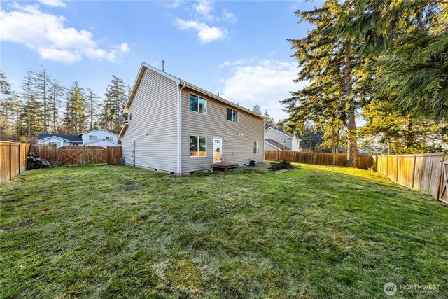 1340 NW Redwing Drive, Oak Harbor, WA 98277