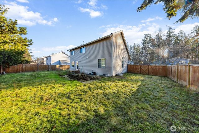 1340 NW Redwing Drive, Oak Harbor, WA 98277