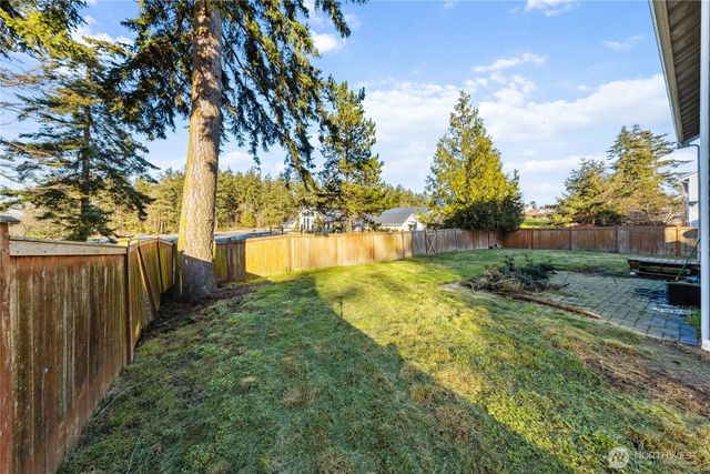 1340 NW Redwing Drive, Oak Harbor, WA 98277