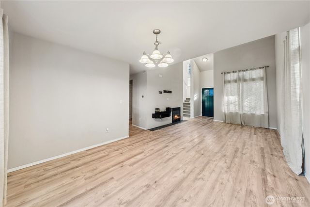1340 NW Redwing Drive, Oak Harbor, WA 98277