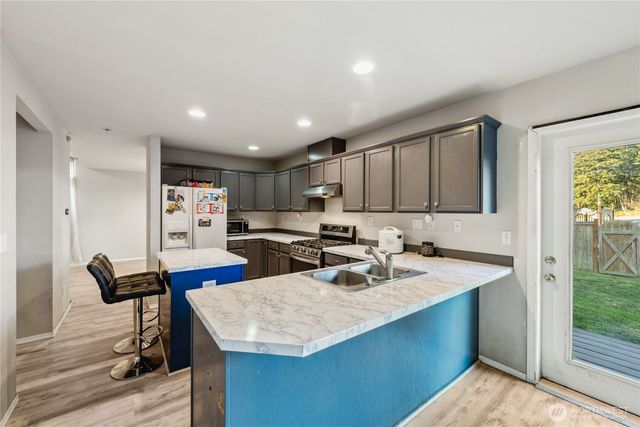 1340 NW Redwing Drive, Oak Harbor, WA 98277