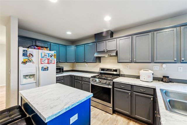 1340 NW Redwing Drive, Oak Harbor, WA 98277