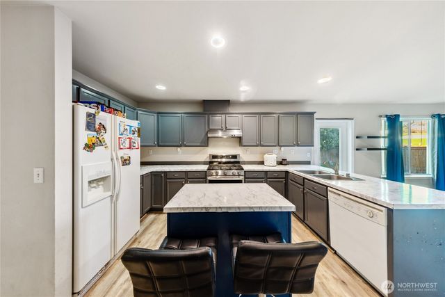 1340 NW Redwing Drive, Oak Harbor, WA 98277