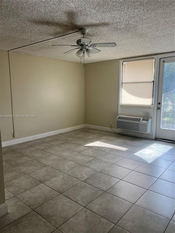 2701 Riverside Dr 308-B, Coral Springs, FL 33065