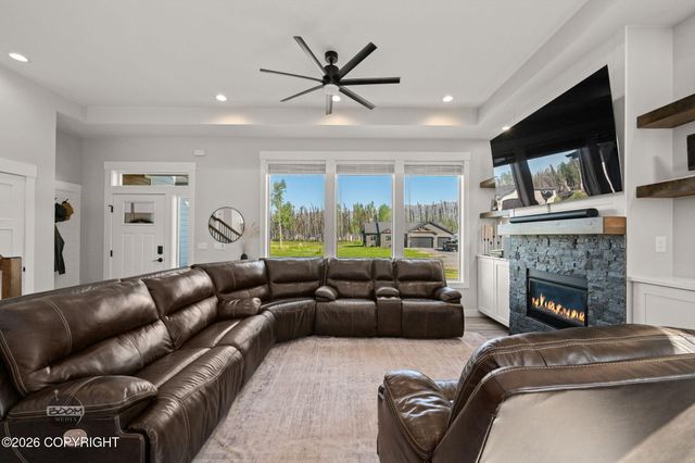678 W Birdnest Drive, Wasilla, AK 99654
