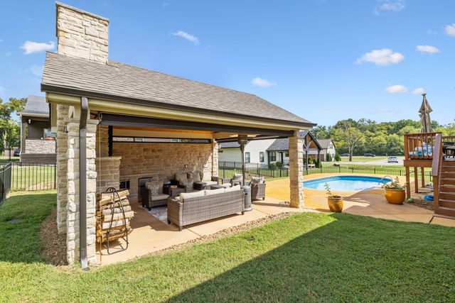 628 Josef Cir, Columbia, TN 38401