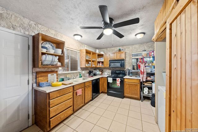 335 Flatrock, Canyon Lake, TX 78133