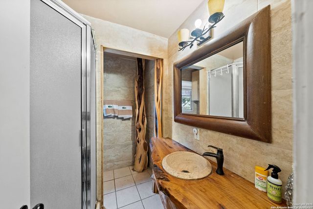 335 Flatrock, Canyon Lake, TX 78133