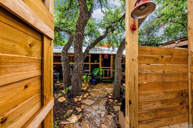 335 Flatrock, Canyon Lake, TX 78133