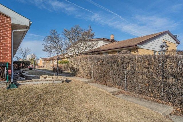 9006 W Emerson Street, Des Plaines, IL 60016