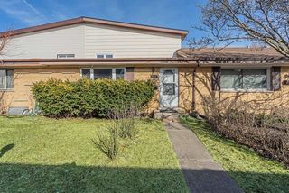 9006 W Emerson Street, Des Plaines, IL 60016