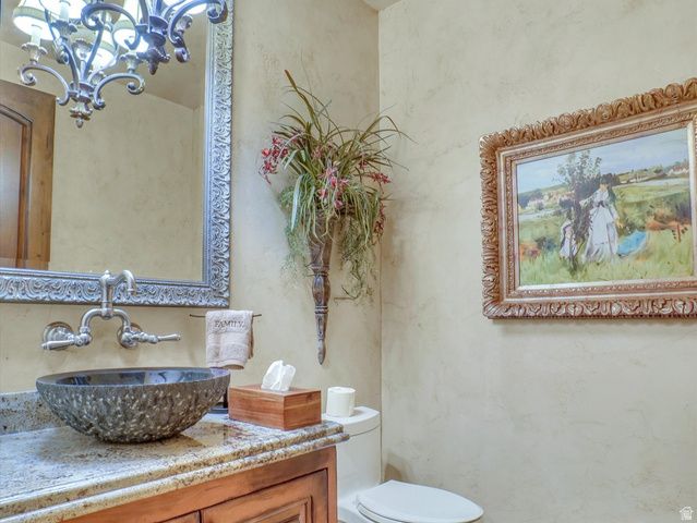8283 S BAVARIAN CT, Cottonwood Heights, UT 84093