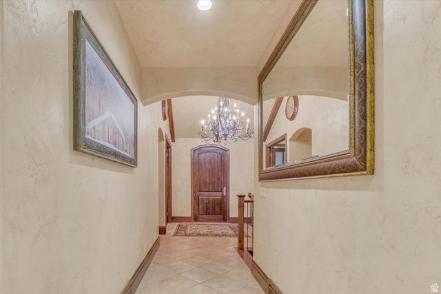 8283 S BAVARIAN CT, Cottonwood Heights, UT 84093
