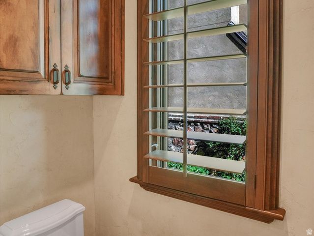 8283 S BAVARIAN CT, Cottonwood Heights, UT 84093