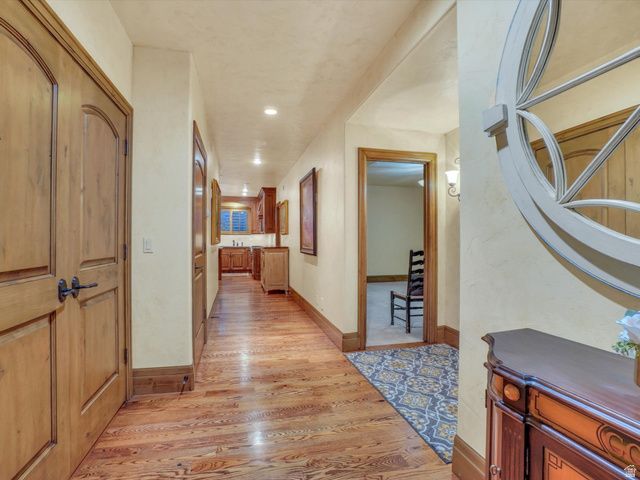 8283 S BAVARIAN CT, Cottonwood Heights, UT 84093