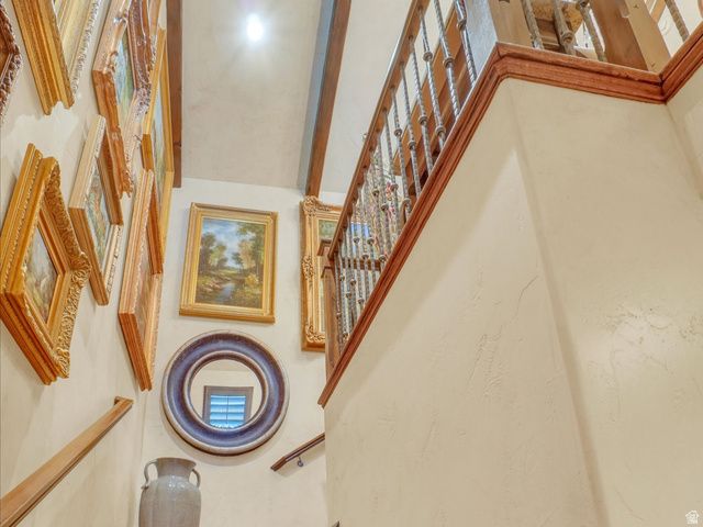 8283 S BAVARIAN CT, Cottonwood Heights, UT 84093