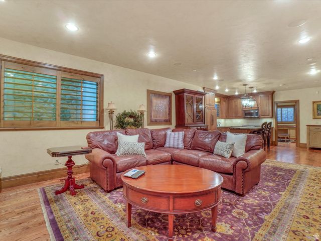 8283 S BAVARIAN CT, Cottonwood Heights, UT 84093