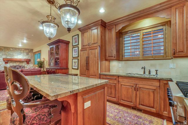 8283 S BAVARIAN CT, Cottonwood Heights, UT 84093