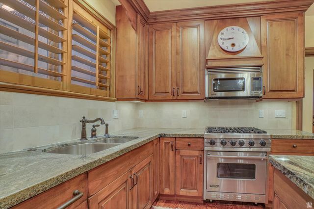 8283 S BAVARIAN CT, Cottonwood Heights, UT 84093