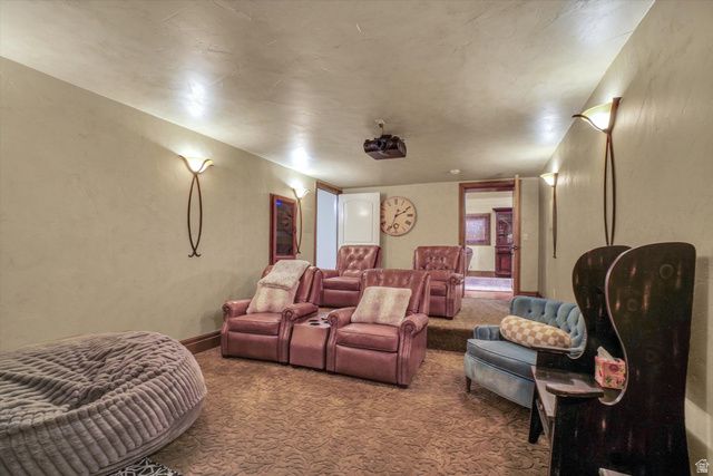 8283 S BAVARIAN CT, Cottonwood Heights, UT 84093