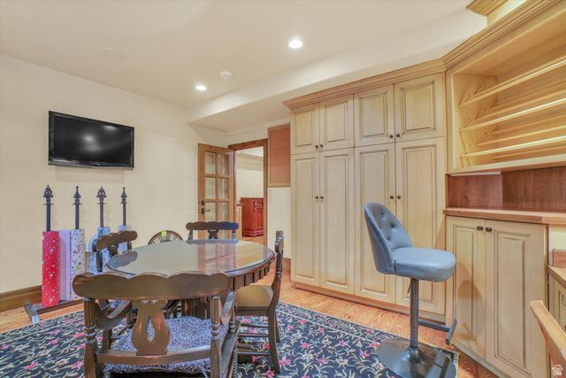 8283 S BAVARIAN CT, Cottonwood Heights, UT 84093