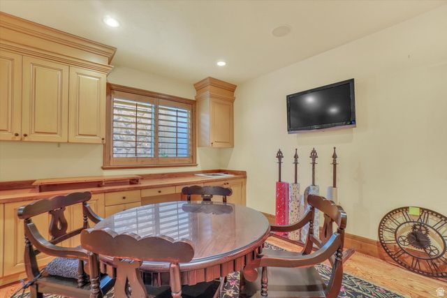 8283 S BAVARIAN CT, Cottonwood Heights, UT 84093