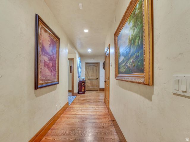 8283 S BAVARIAN CT, Cottonwood Heights, UT 84093