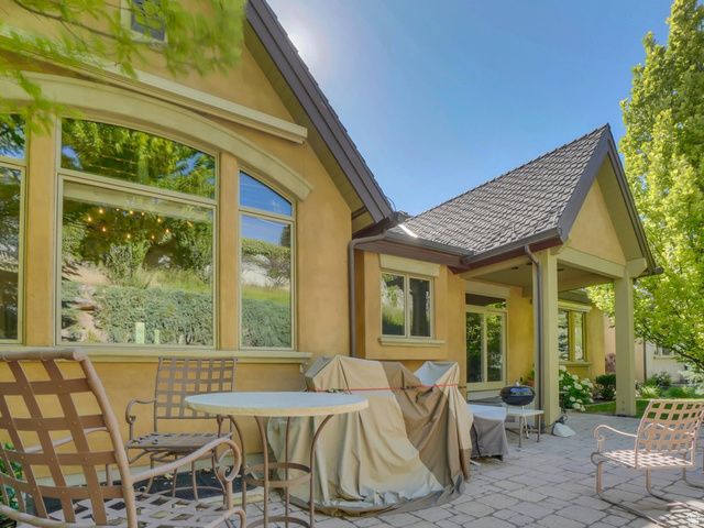 8283 S BAVARIAN CT, Cottonwood Heights, UT 84093