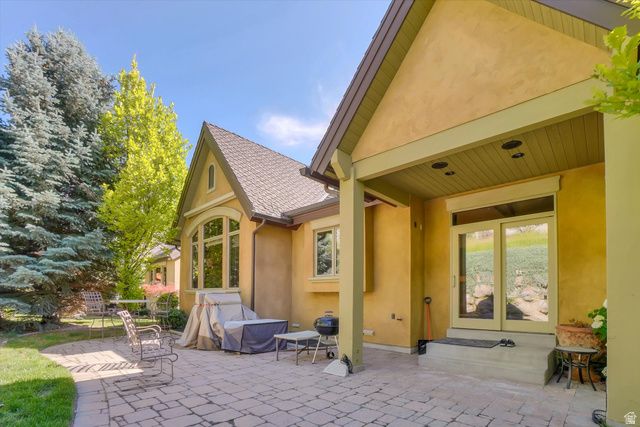 8283 S BAVARIAN CT, Cottonwood Heights, UT 84093