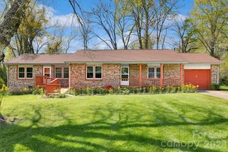 17 Resada Drive, Brevard, NC 28712