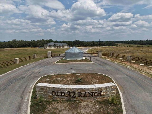 623 Whiskey TRL, Blanco, TX 78606