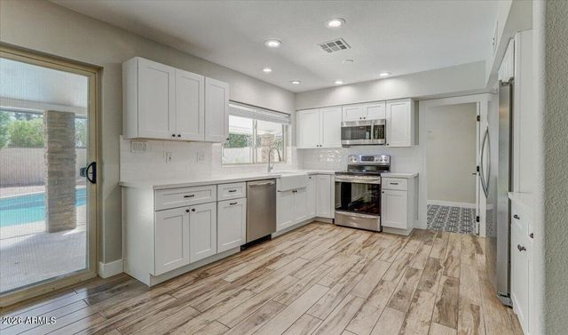 8637 E CAMELBACK Road, Scottsdale, AZ 85251