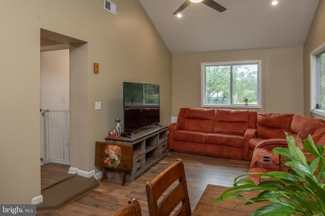 5013 CIRCLE DR, Harrisburg, PA 17112