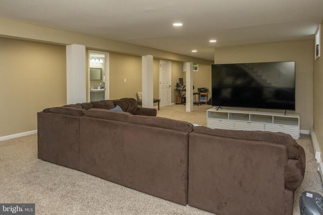 5013 CIRCLE DR, Harrisburg, PA 17112