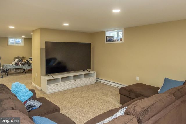 5013 CIRCLE DR, Harrisburg, PA 17112