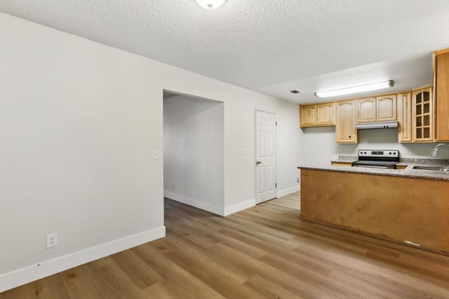 6690 Hometown Way, Sacramento, CA 95828